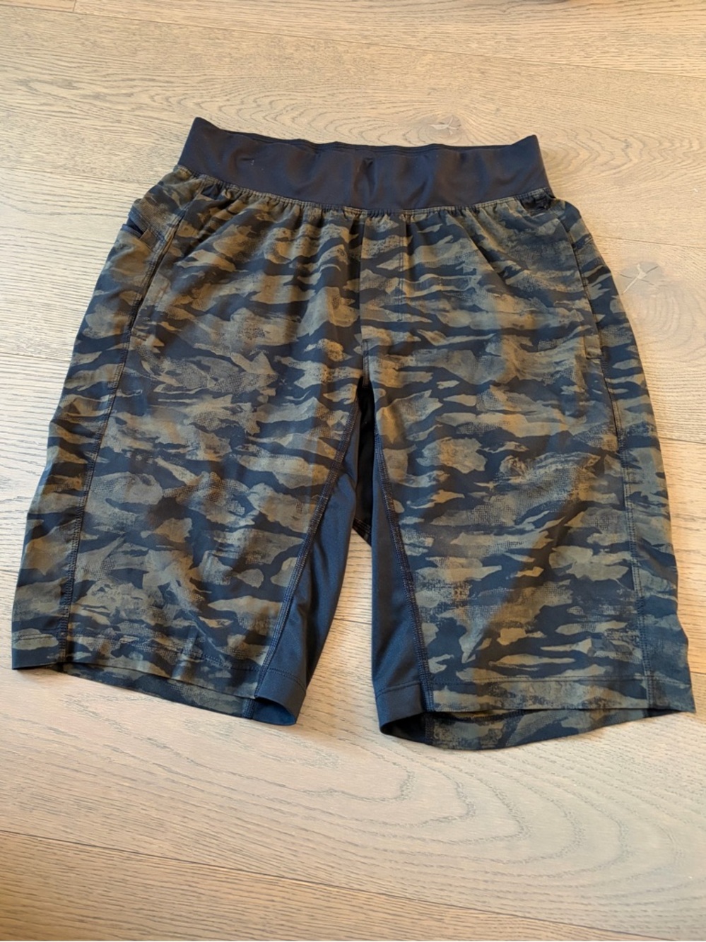 Lululemon Camo T.H.E. Short Linerless 11" - Men’s Sz S